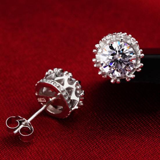 Orecchini a bottone con zirconi cubici placcati in argento da donna alla moda