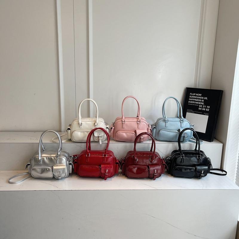 Portable pillow bag women's new armpit bag high-end niche shoulder bag commuter messenger bag