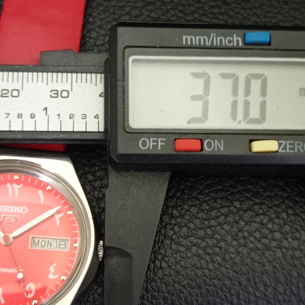 AUTOMATIC VINTAGE SEIKO 5 JAPAN 6309A MENS ARABIC RED COLOR DIAL WATCH A702667-1 R209-a702667