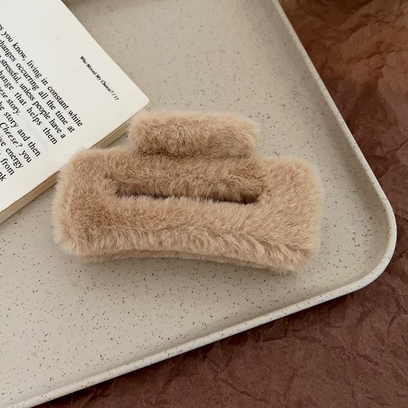 2024 Herbst/Winter Felliger Quadratischer Krallenclip: Vielseitiges Süßes Haaraccessoire für Damen-Hochsteckfrisur