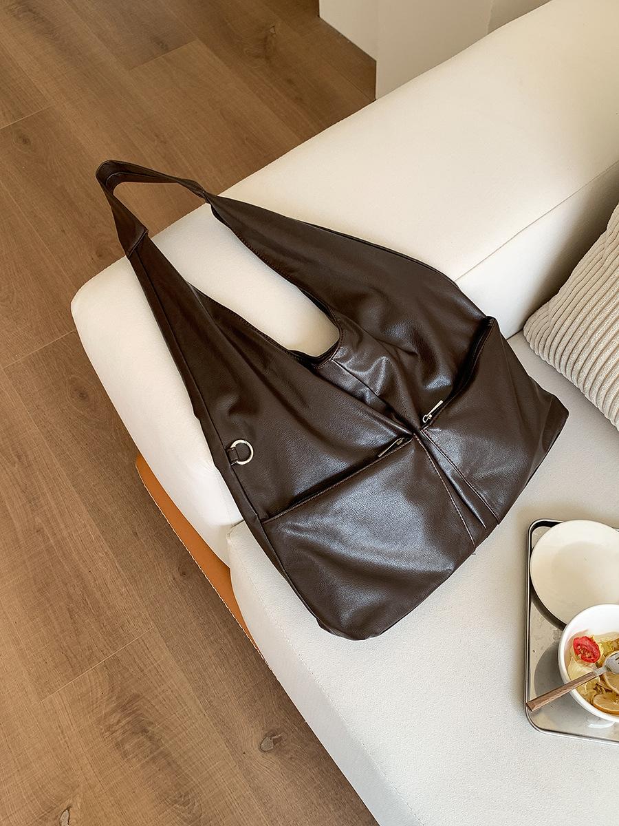 

Новая сумка через плечо, минималистичная сумка-тоут в стиле софт-ледер для студентов на занятия, ощущение высокого класса, вместительная сумка для通勤 для женщин кофейный