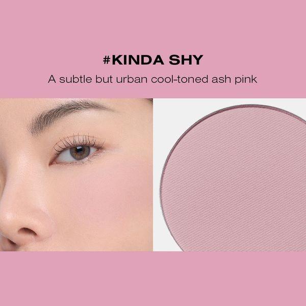 Blush viso 3CE, pigmenti traslucidi leggeri, texture liscia come la seta, facilmente sfumabile, colorito dall'aspetto naturale.