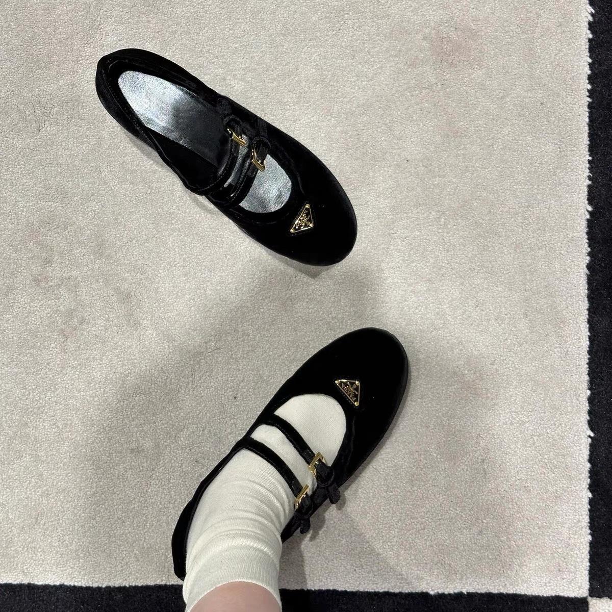 

Retro triangular buckle leather Mary Jane single shoes women s one-word buckle flats soft-soled ladyshoes small leather shoes 40 чорний