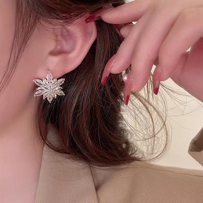 Luxe Sneeuwvlok Stud Oorbellen Glanzende Zirconia Bloem Oorbellen Voor Vrouwen Elegante Temperament Bruiloft Feest Sieraden