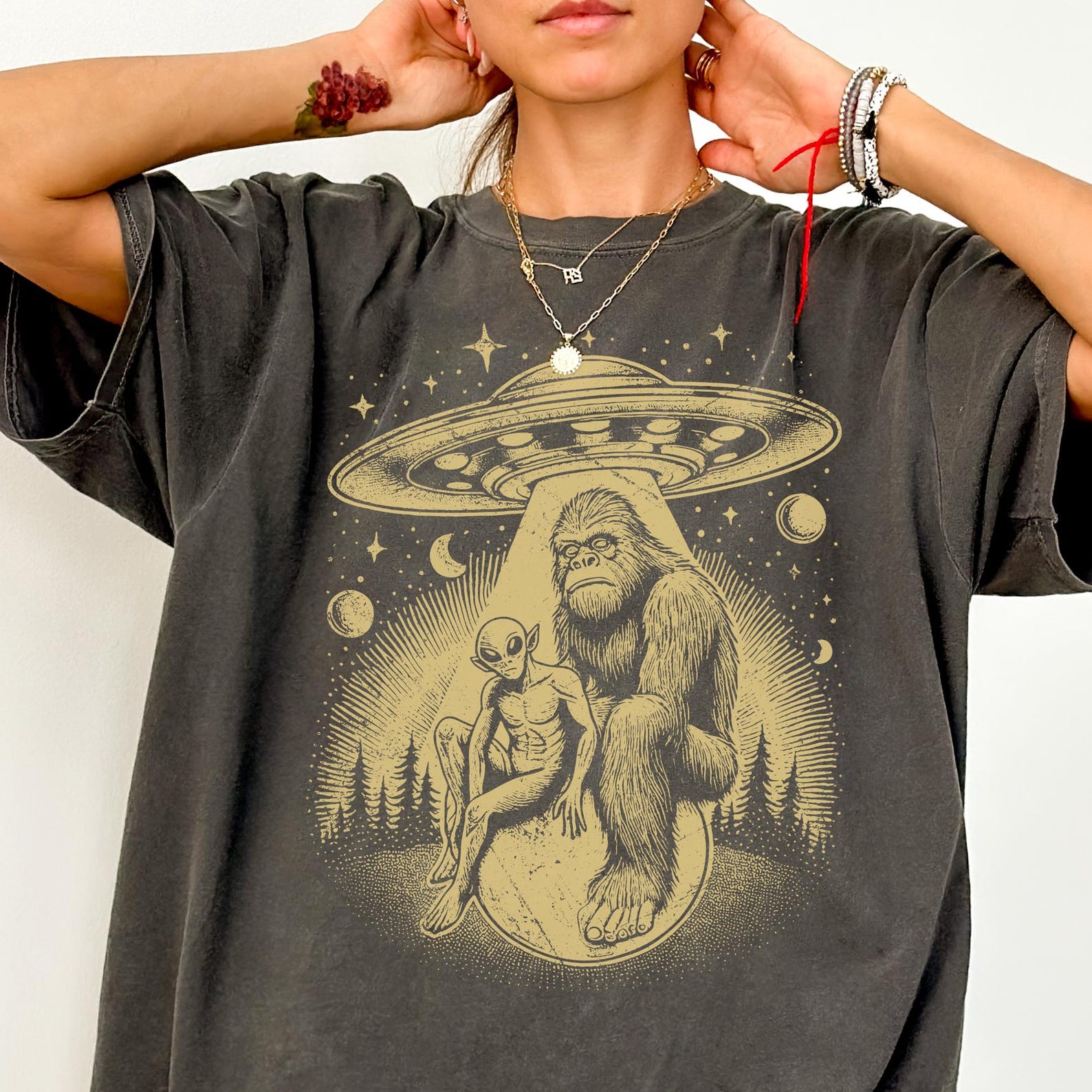 Comfort Colors® Bigfoot Alien UFO Shirt -Vintage 90s Shirt,Funny Bigfoot And UFO Tshirt,Vintage Washed Distressed Shirt,Funny Meme SHirt S