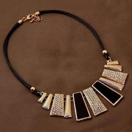 Dammode lyxigt ihåligt geometriskt hängande Charm Drop halsband