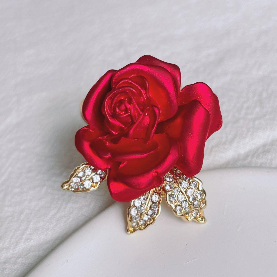 

New Versatile Red Rose Silk Scarf Brooch Alloy Pin for Women - Fashionable Anti-exposure Suit Accessory.