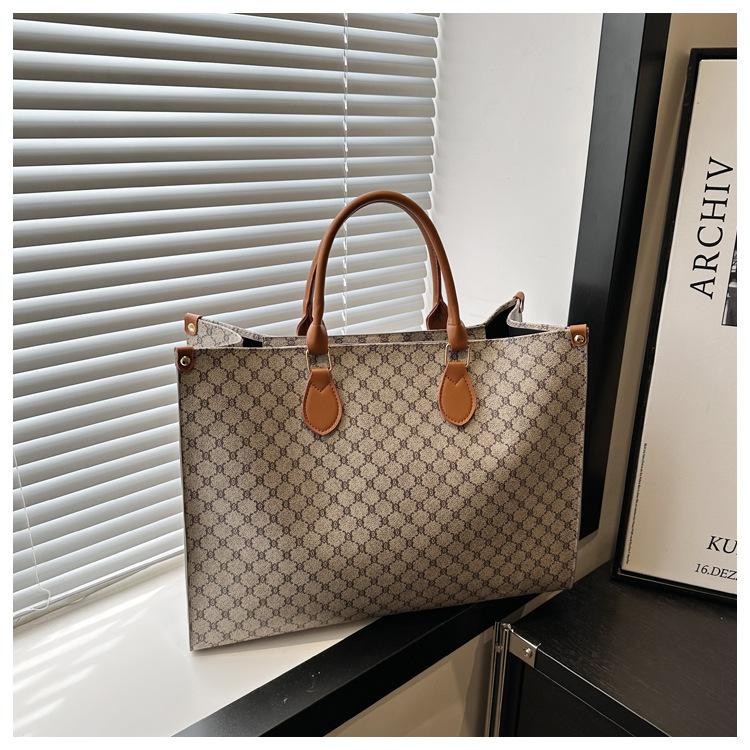 

Европейская и американская ретро 2025 новая модная простая сумка-тоут большой вместимости, трендовая ручная сумка для通勤 для женщин серый