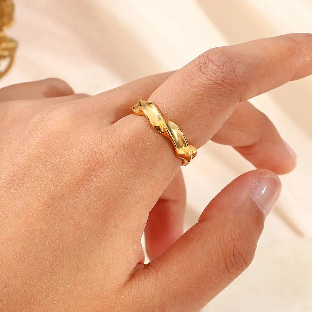Women's Fashion Twist Stainless Steel Index Ring