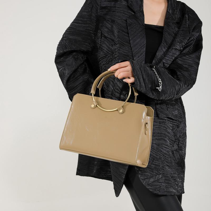 Women's Bags Women's Large Capacity 2025 New Foreign Style Women's Bags Simple Trend Fashion Portable Shoulder Small Square Bag