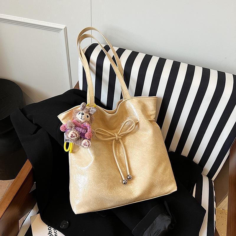 Fashion high-quality texture underarm bag women's 2025 new shoulder bag large-capacity simple and versatile commuter tote bag