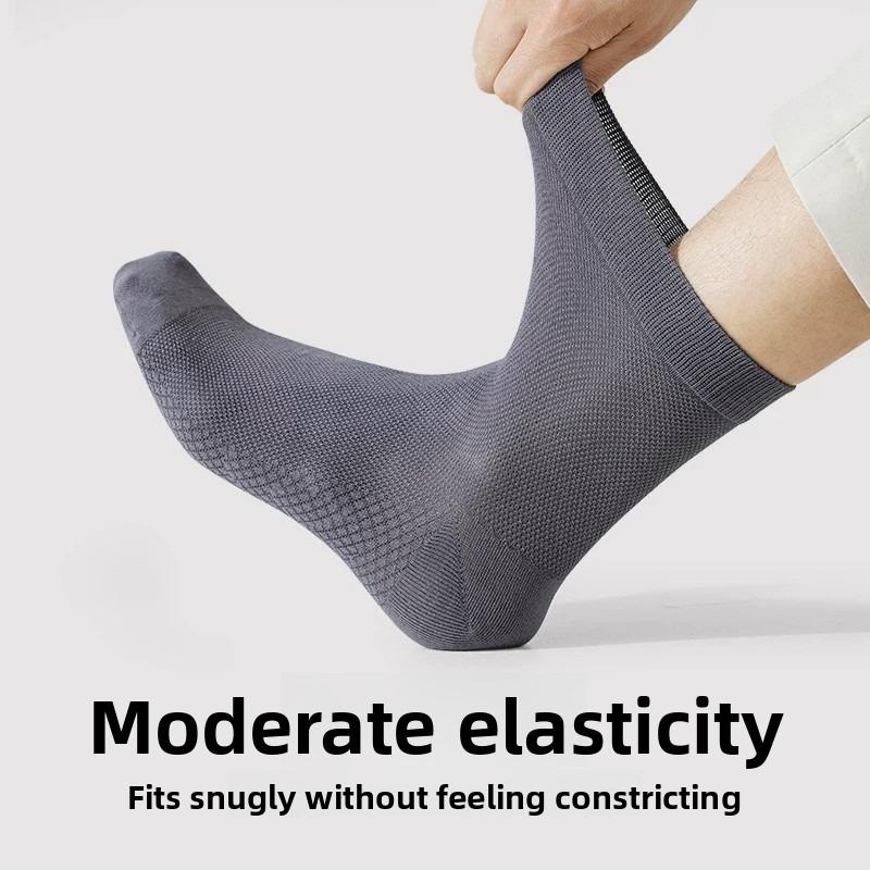 Men's Summer Lightweight Odor-resistant and Sweat-absorbing Mid-calf Socks with Mesh Ventilation, Cushioning Sole, and No Bones