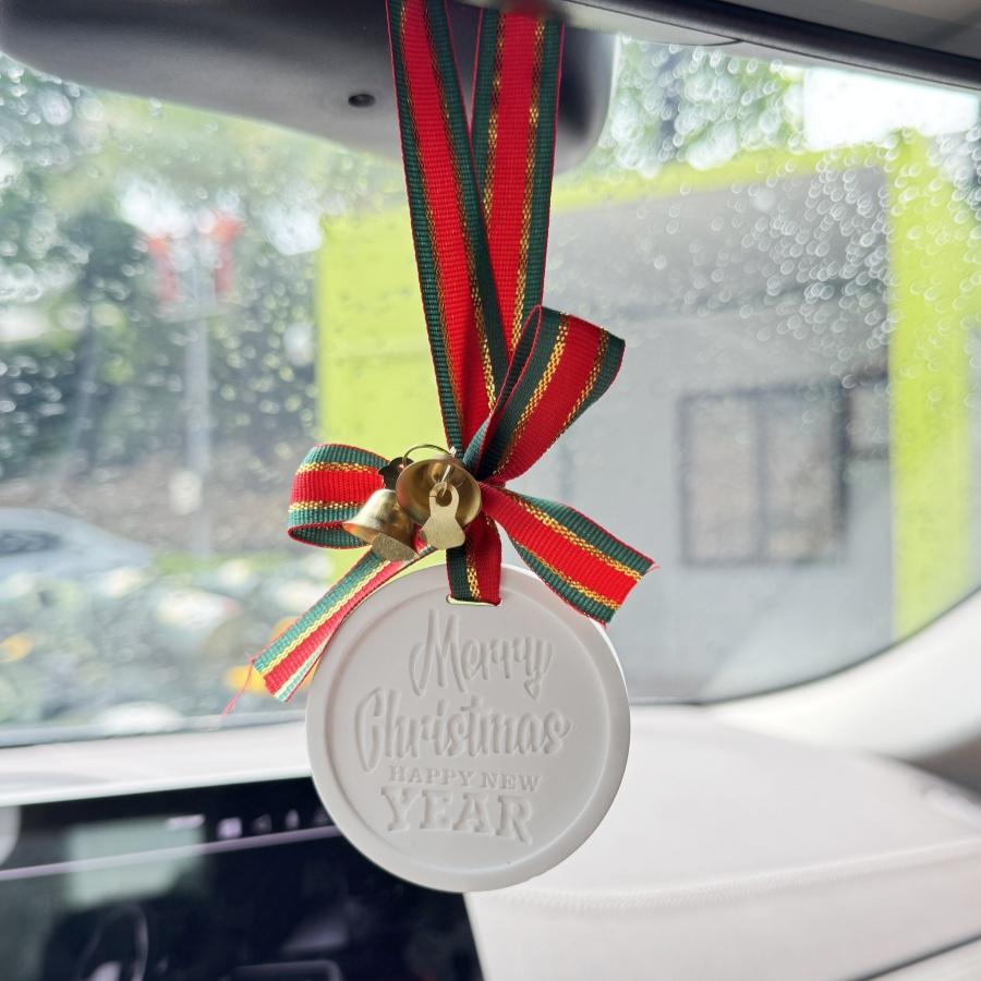 

1pcChristmas Car Plaster Aromatherapy Happy New Year Car Interior Hanging Decoration Bathroom Bedroom Wardrobe Diffuser Stone De