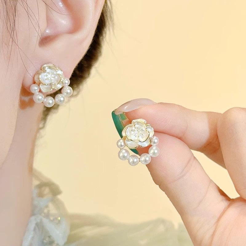 French Camellia Pearl Ear Cuff: Elegant, Non-Piercing Luxury Earrings