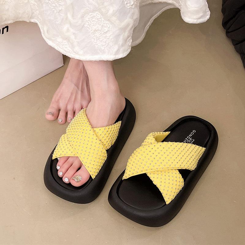 With skirt Internet celebrity fashion beach one-word cool slippers women's summer wear 2025 new thick-soled cross-strapped slippers