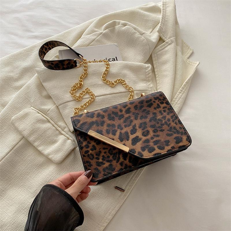 Niche underarm commuter bag women s large-capacity new spring niche leopard print retro chain small square bag
