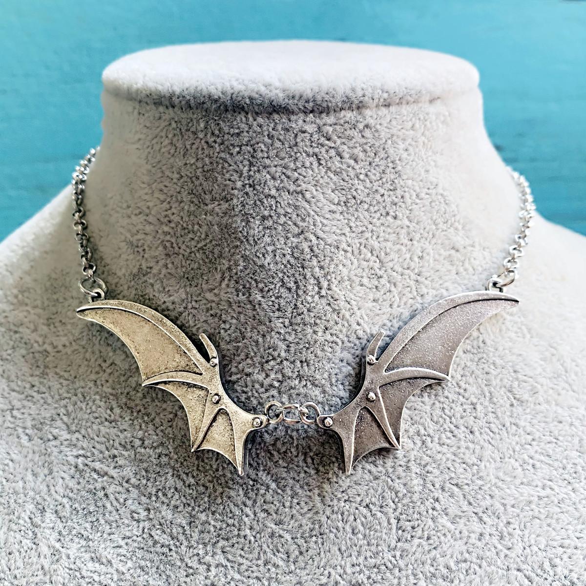 

Punk Style Personality Vampire Bat Wing Pendant Necklace for Women Men Goth Hallowmas Hip Hop Rock Collar Jewelry Accessories серебряный
