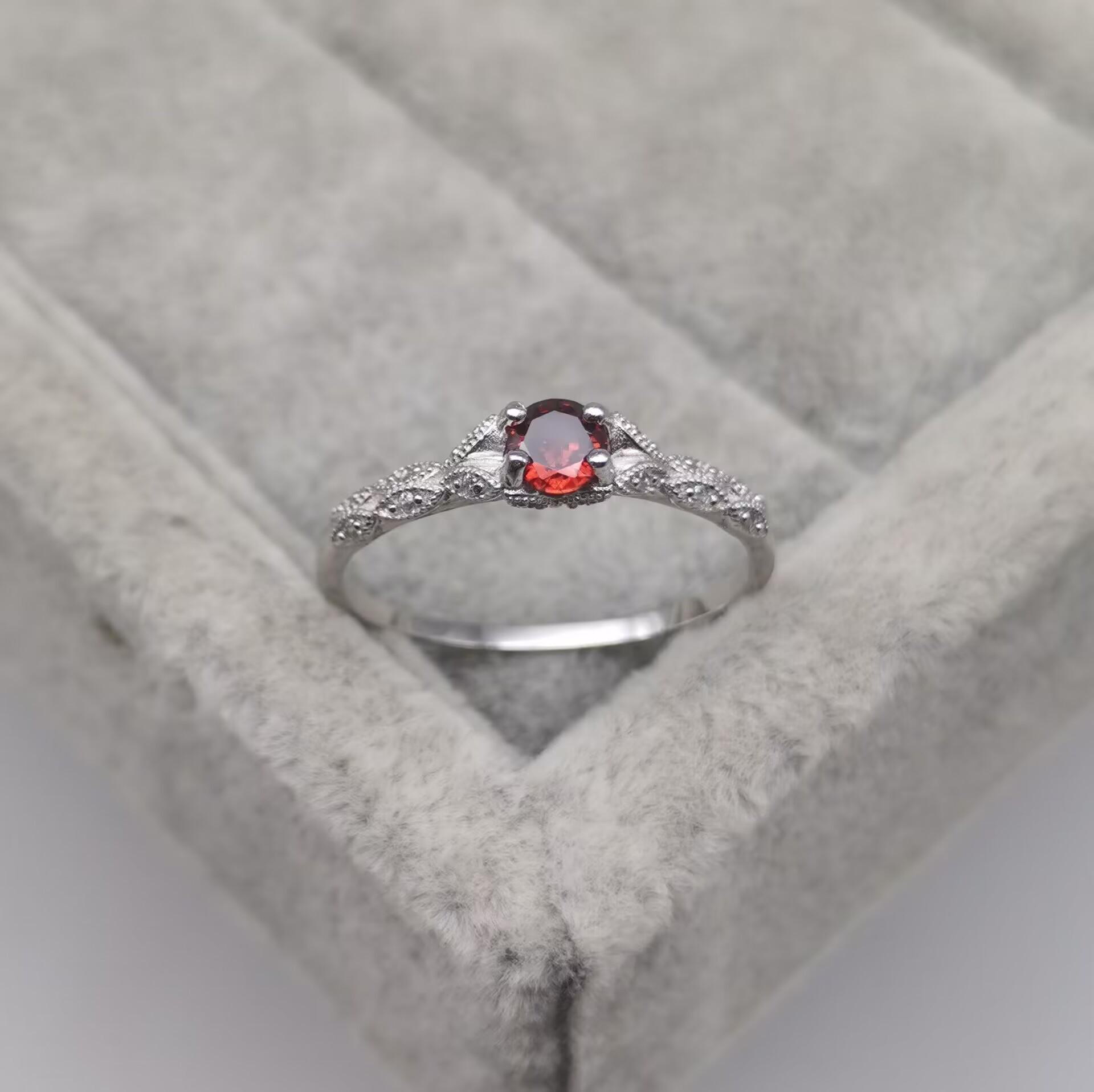 

Кольцо из розового золота с фиолетовым цирконием и рубиновым акцентом - элегантные женские модные украшения No. 10 красный