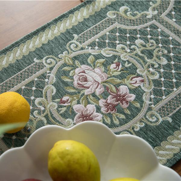 Moderný jednoduchý behúň Vianočný ženilkový behúň Obrus ​​pre domácnosť Polyesterový obrus Fresh Table Runner