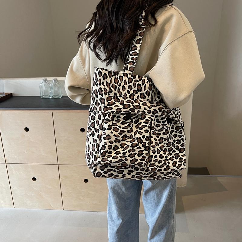 Large Capacity Tote Bag Women's Lightweight Leopard Print Shoulder Bag