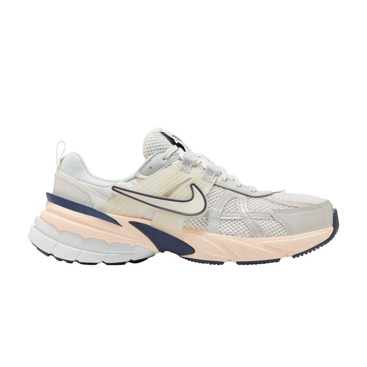 Nike V2K Run Platinum Tint (Women s) 35.5