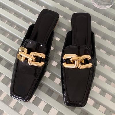 Mode Lackleder Pantoletten Damen Metallkette Hausschuhe Flip Flops Zehenbedeckt Sommer Moderne Schuhe Frau Sandalen Glänzend Quadratische Zehe Slides