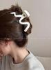 Großer französischer Retro-Klammer-Haarclip für elegante Damenfrisuren.