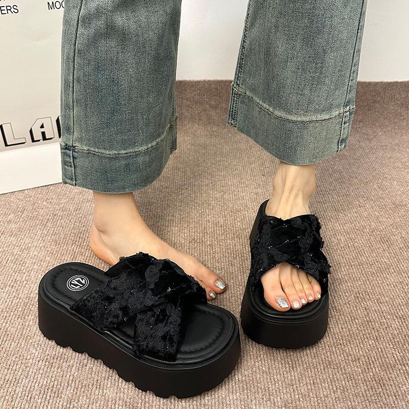 Beautiful fairy style slippers female summer wear 2025 new thick bottom heightened non-slip skirt beach cool slippers