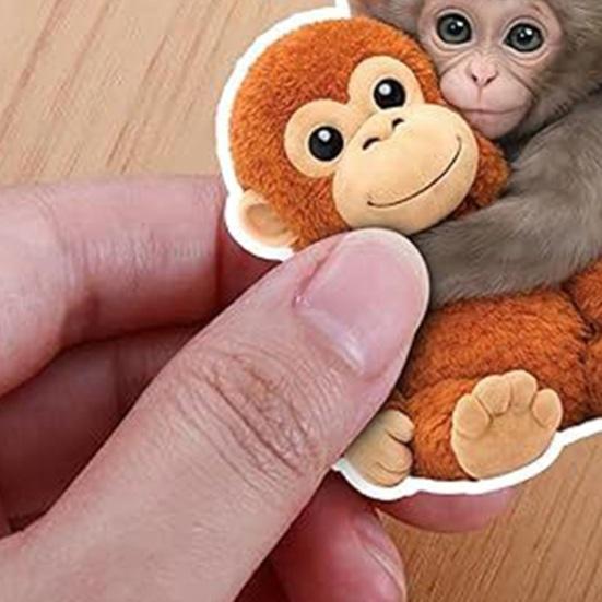 Adesivo Giocattolo Peluche Scimmia che Abbraccia Divertente Originale Decalcomanie in PVC Adesivo in Vinile Impermeabile per Computer Portatili Borracce Bagagli Bomboniere Regali per Bambini