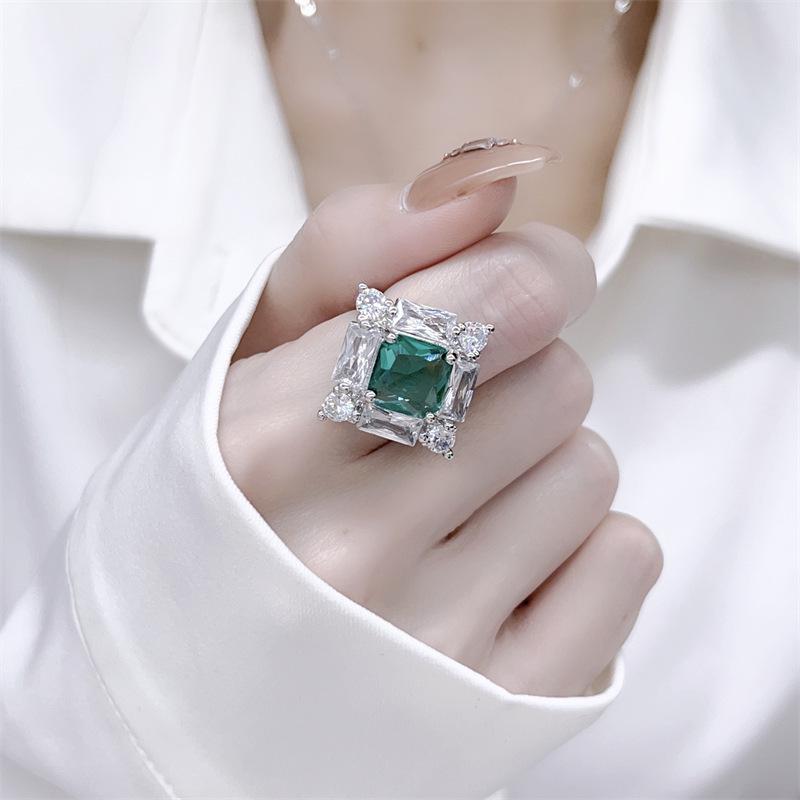 Elegant Retro Emerald Rhombus Gemstone Jewelry Set: Earrings, Ring & Necklace for Women