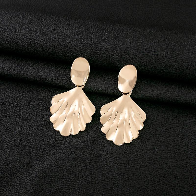 Exquisite Retro Leaf & Butterfly Ginkgo Gold Earrings: Luxurious Statement Piece