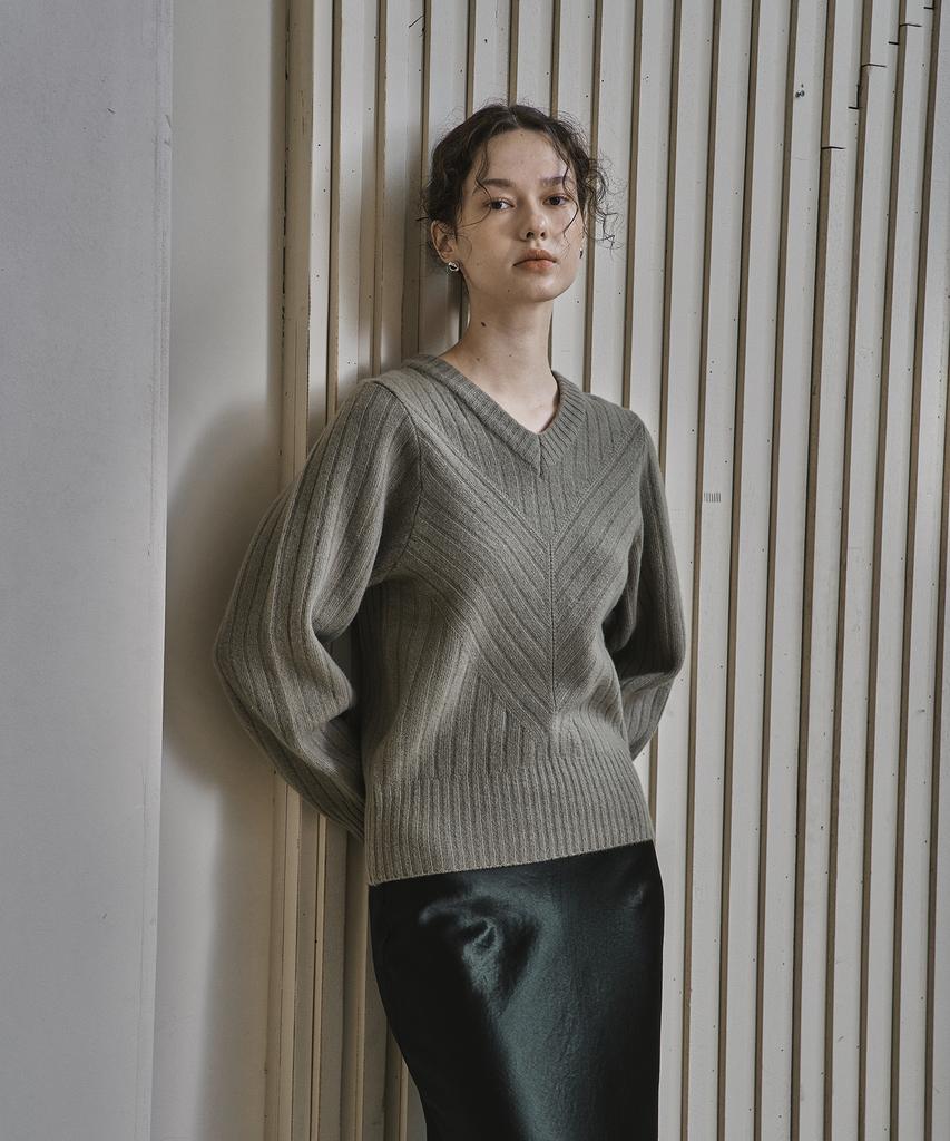 Kkeulle Ribbed V-Neck Knit Top_Light Green
