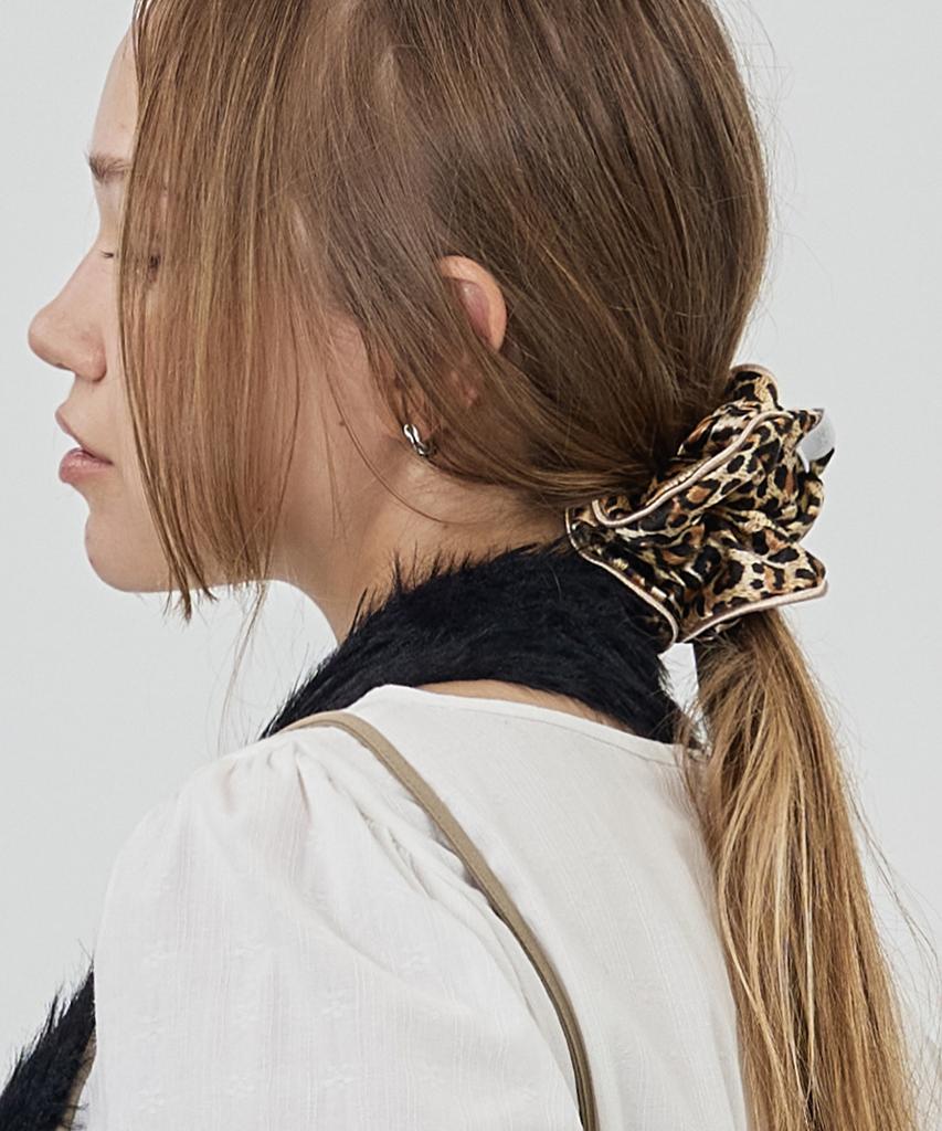 The-Abon Leopard Hair Scrunchie Gray