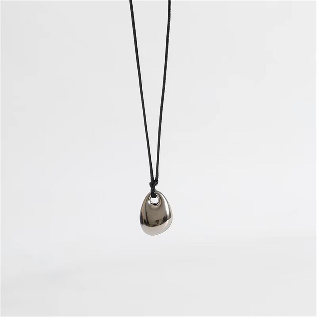 

Tooxika Simple Cold Style Irregular Dollar Pendant Oil Rope Necklace Light Luxury Jumper Chain For Women
