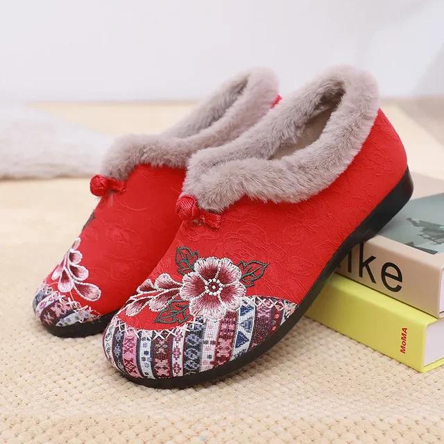 New Winter Cotton Shoes with Plush and Thick Soft Sole for Mothers, Fashionable Embroidered Warm and Non Slip Cotton Shoes