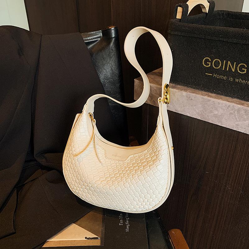 

Large capacity bag women s spring and summer versatile 2025 new fashion niche design single shoulder messenger bag commuter dumpling bag белый