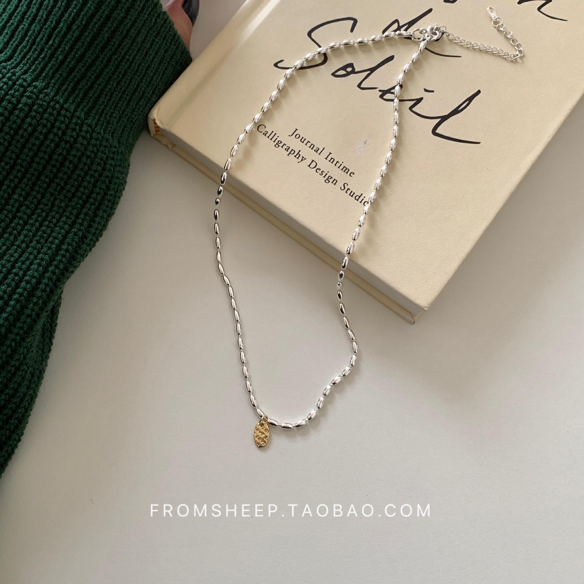 

Трендовое женское ожерелье с буквой в виде рисового зерна 2023 - Минималистичный стиль с нишевым дизайном