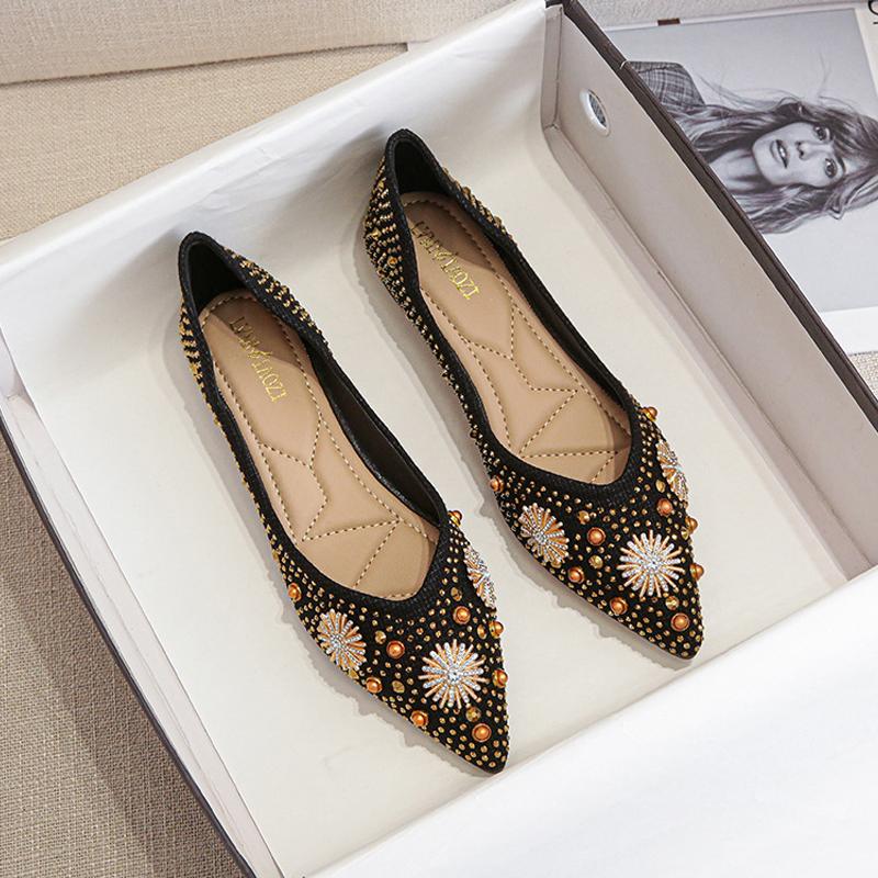

Women Ethnic Style Single Shoes Pointed Toe Rhinestone Casual Shoes Rivet Shallow Mouth Flat Shoes Women Loafers Large Size34-43 43 чорний