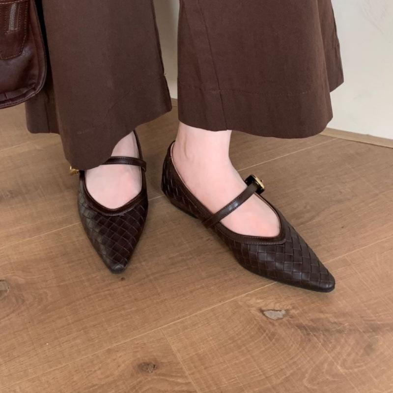 Retro flat-bottomed woven bag head slippers women's 2025 new spring large-size square head French Mary Jane heel-less single shoes