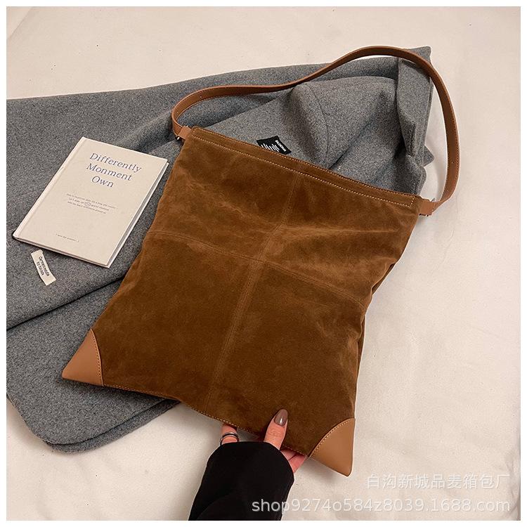 

Popular casual large-capacity bag women s 2025 new matte leather suede shoulder bag autumn and winter tote bag