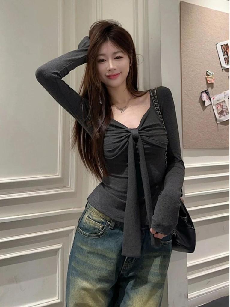 Autumn/Winter 2025 French Pure Desire V-neck Lace-up Slim-fit Brushed Base Layer Top for Women