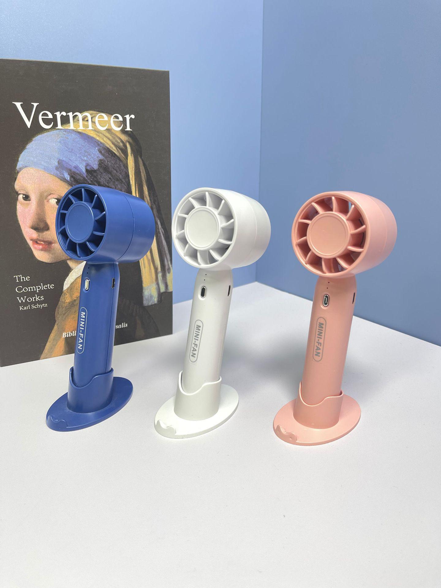 Portable USB Rechargeable Mini Fan with Digital Display and Aromatherapy 188*90*46.5 mm