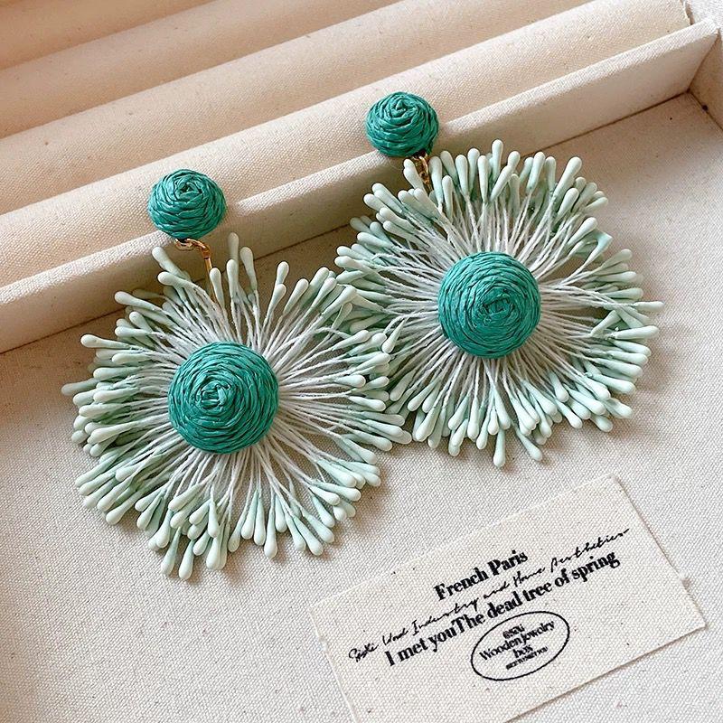 

Hand-Woven Mori look Flowers Earrings Women 2025 New Vacation Atmosphere Versatile Exaggerated Ear Studs Travel Earrings Sunflower earrings