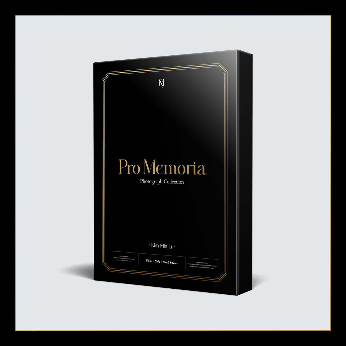 

Kim Min-ju - KIM MIN JU 1st Photobook [Pro Memoria] : Limited Edition