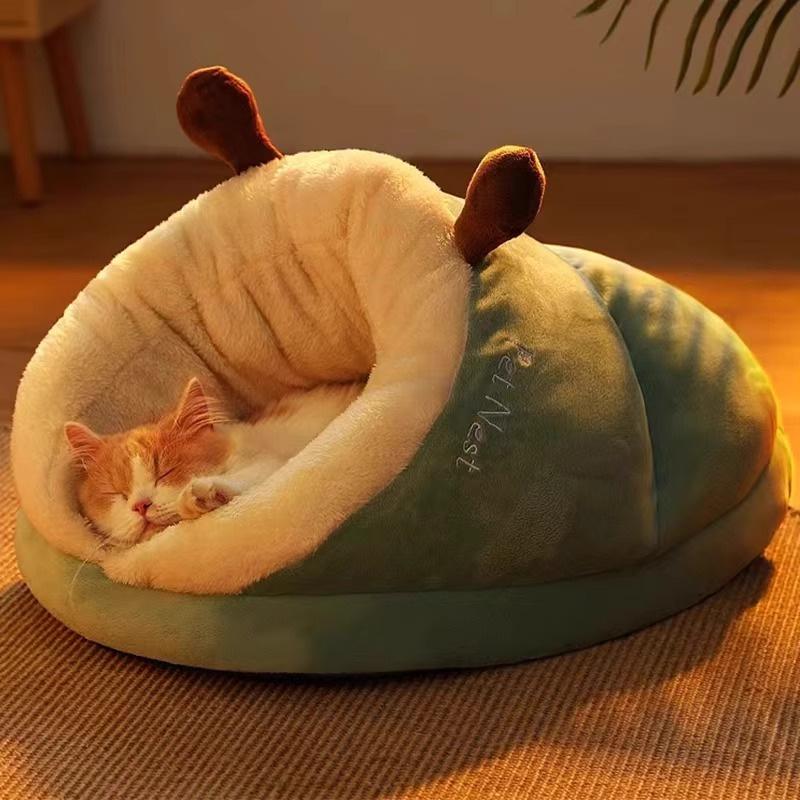 Plush Winter Warm Pet Nest: Cozy Cat & Dog Slippers, Large Space Dog House, Thickened for Comfort.