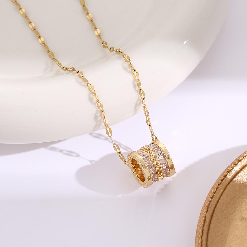 Hochwertige Damen Halskette aus Titanstahl mit vierblättrigem Kleeblatt - Nicht verblassend, vielseitige Schlüsselbeinkette