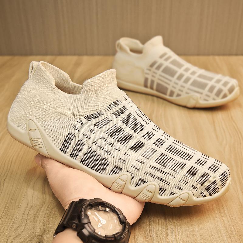 Breathable Men Casual Shoes Lightweight Outdoor Male Walking Shoes Anti-slip Knitted Men Sneakers Slip on Flats Vulcanized Shoes