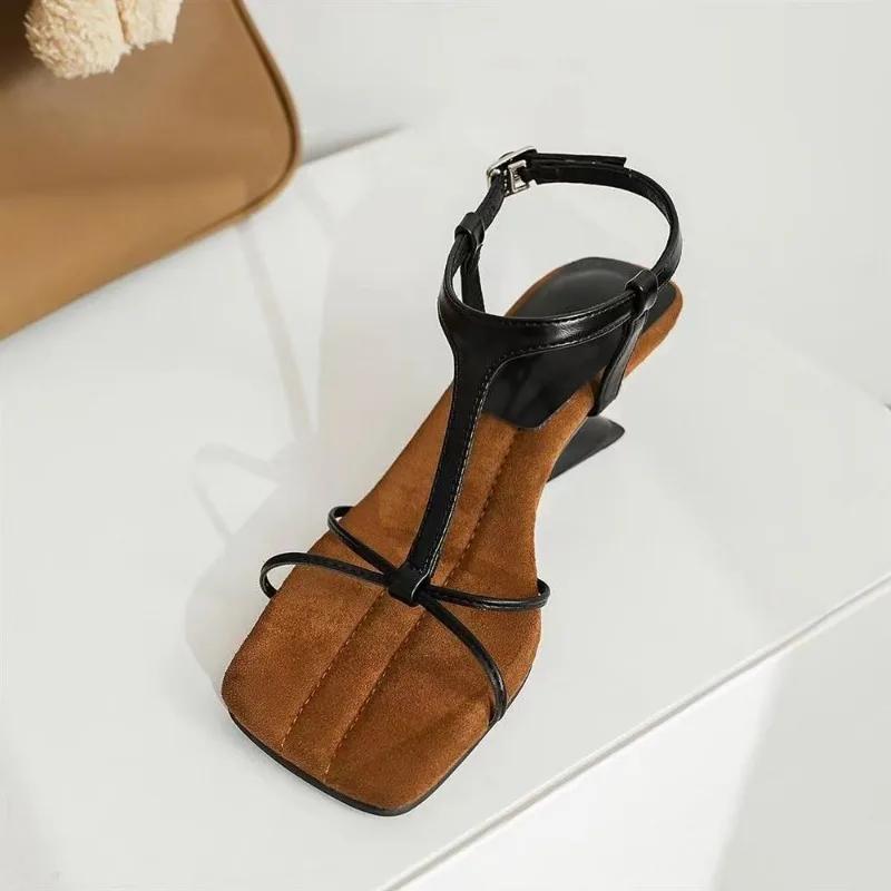 

2024 Новые летние сандалии из натуральной кожи в стиле ретро с квадратным носком, модные тапочки на высоком каблуке, женские сандалии 40 чёрный