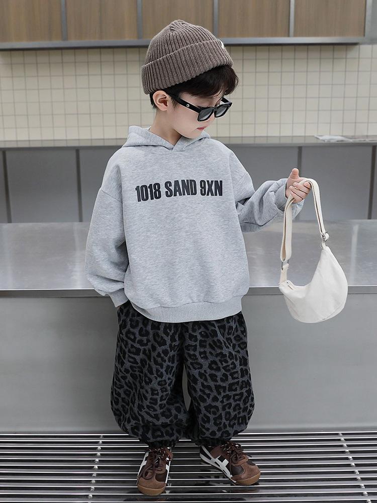 Chłopięcy jesienny trzyczęściowy zestaw streetwearowy w stylu koreańskim: bluza z kapturem i skórzana kamizelka