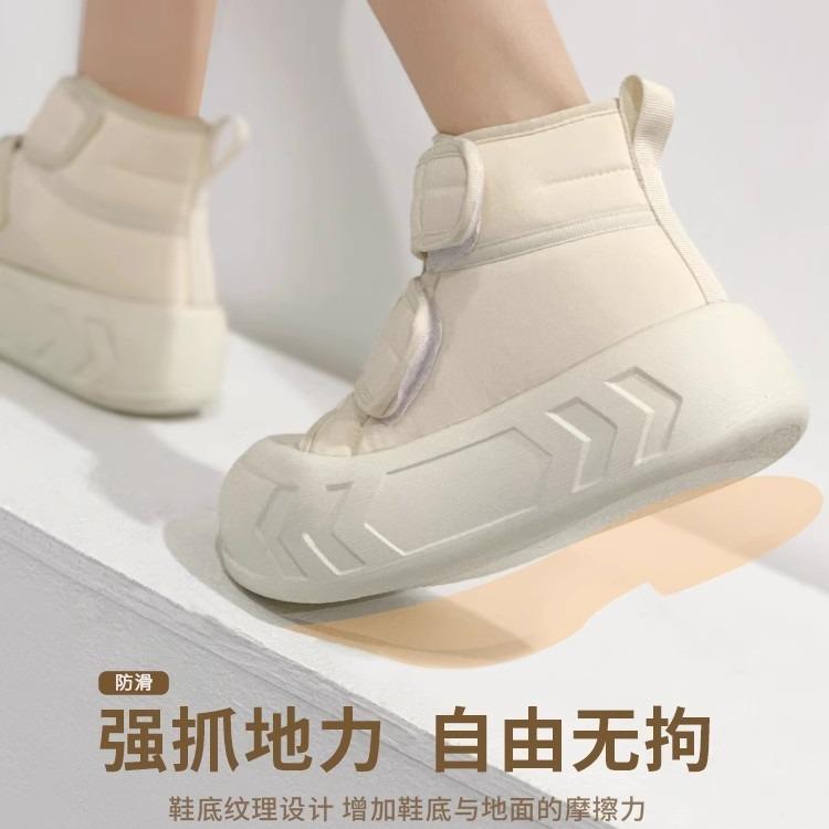 Bread cotton shoes are piled and thickened. New thick-soled waterproof, non-slip and warm snow boots in winter